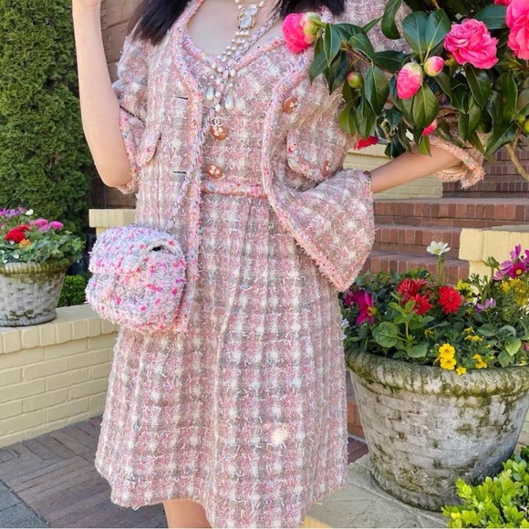 Stunning Tweed dress with silk lining - Picture 5 of 7